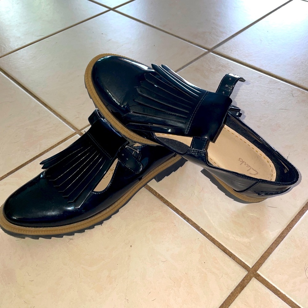 Women’s navy blue patent leather CLARKS SZ 8